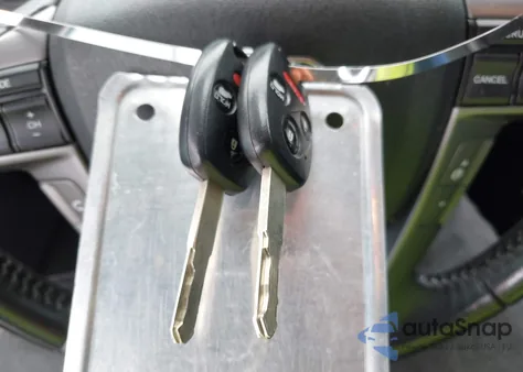 2013 Honda Pilot Touring z USA, uszkodzony, nr VIN 5FNYF4H98DB013792